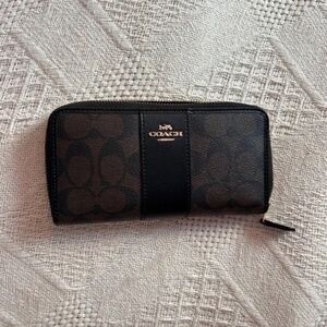 COACH  Accordion Zip Wallet